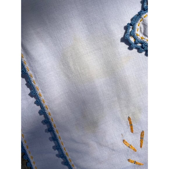 Vintage 1950s Cotton Card Table Tablecloth Napkin set Embroidery Floral - Picture 4 of 16